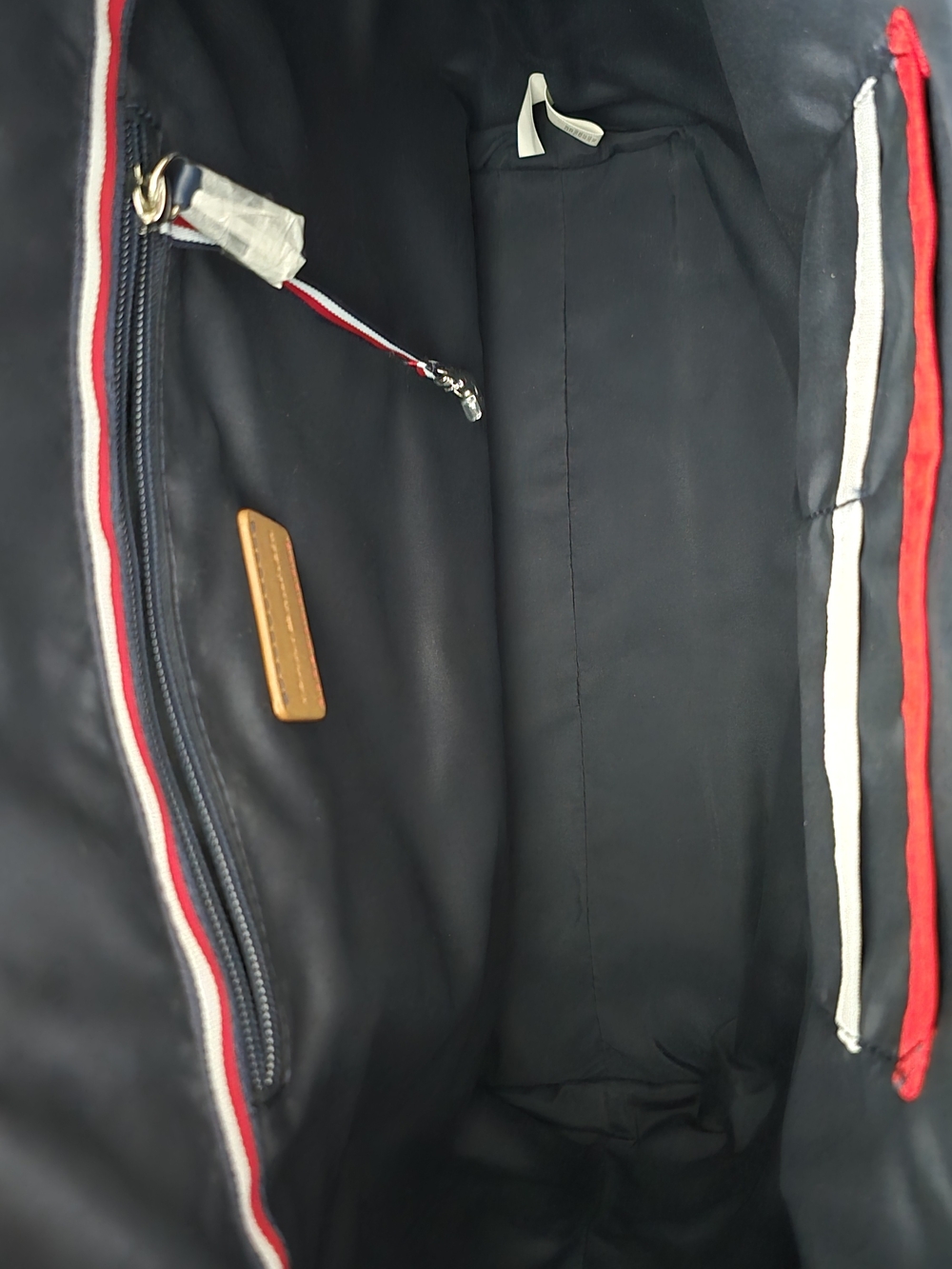Tommy Hilfiger Skylar Tote Shoulder Bag with White Diagonal Logo Stripe - NWOT - Picture 3 of 6